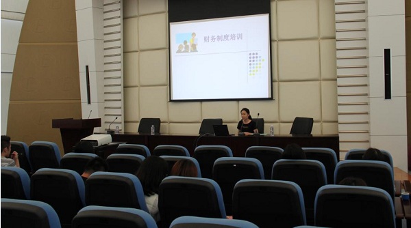 人生就是博尊龙凯时集团举行新员工入职培训活动 