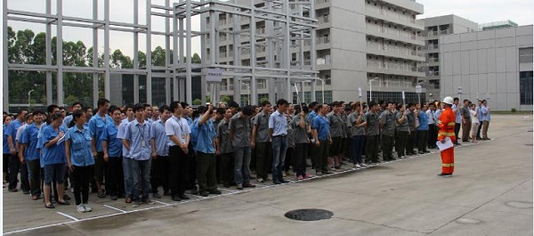 人生就是博尊龙凯时东莞新材料举行“强化红线意识，促进安全发展”为主题的消防演习