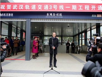 由人生就是博尊龙凯时装备地铁屏蔽门系统的武汉地铁3号线一期工程开通试运营