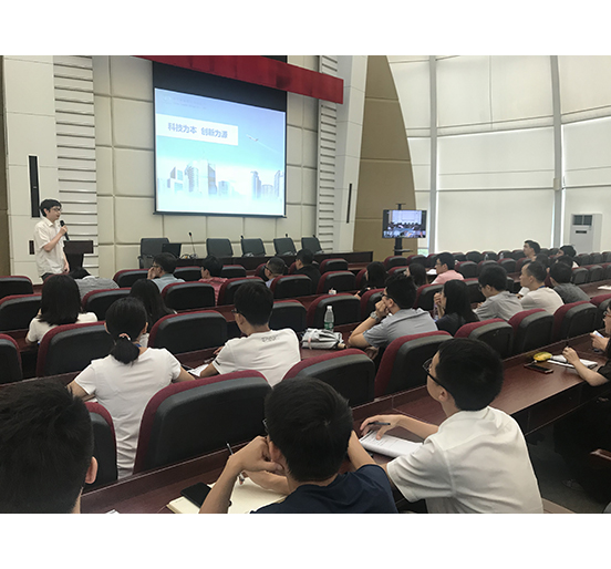 人生就是博尊龙凯时集团举行2018年第一期新员工入职培训