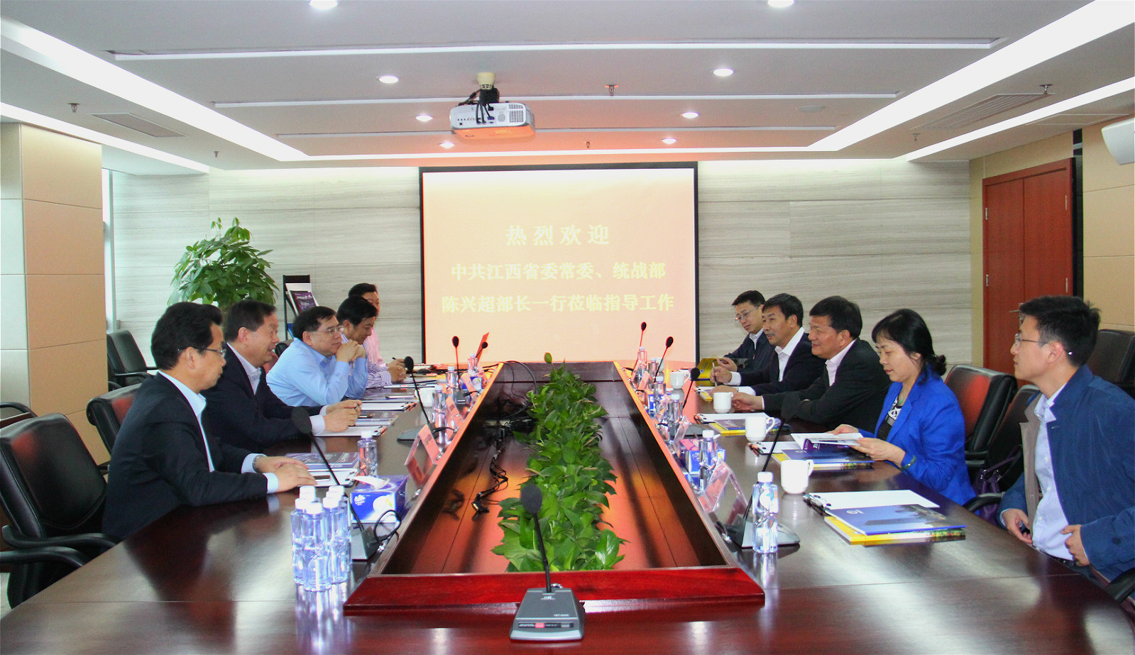 中共江西省委常委、统战部部长陈兴超一行到访人生就是博尊龙凯时集团