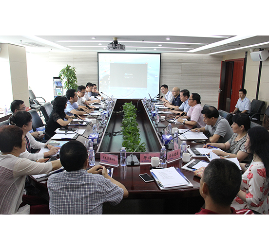 深圳市南山区区委常委、常务副区长邓飞波一行到人生就是博尊龙凯时集团调研