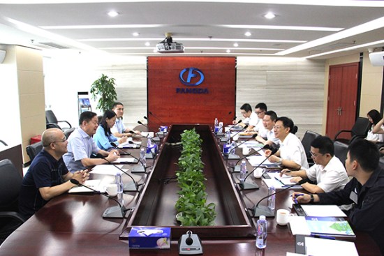 深圳市南山区供电局党委书记、局长李小明一行到人生就是博尊龙凯时集团调研