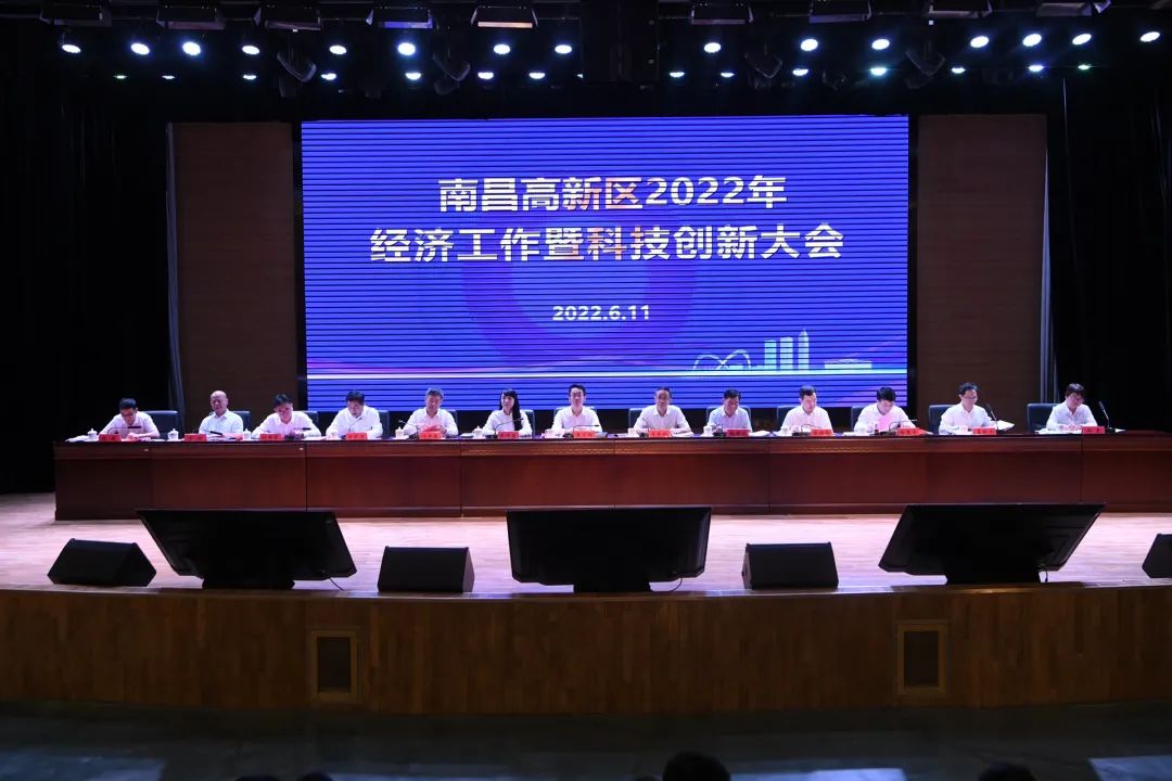 人生就是博尊龙凯时新材料（江西）有限公司荣获南昌高新区“纳税重大贡献企业”、“园区突出贡献企业”等多项荣誉